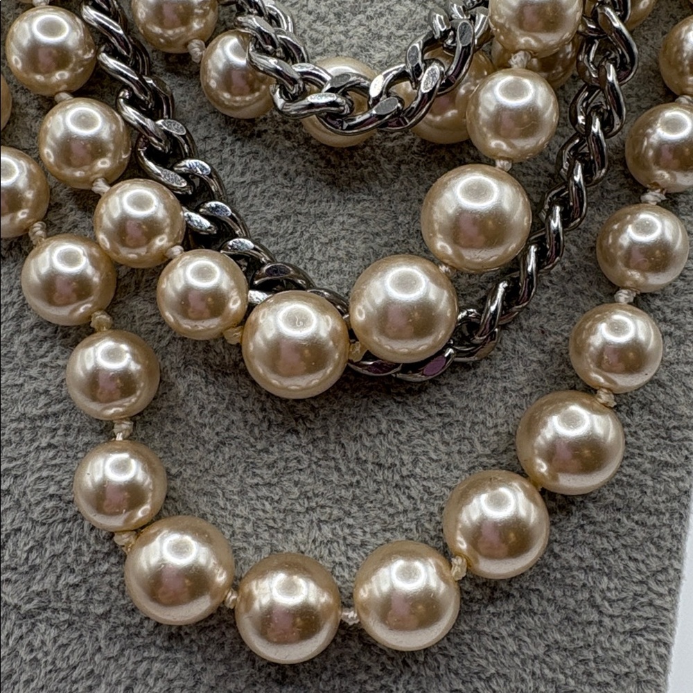 T Tahari Silver and Cream Pearl Necklace 18-19” - Picture 3 of 6